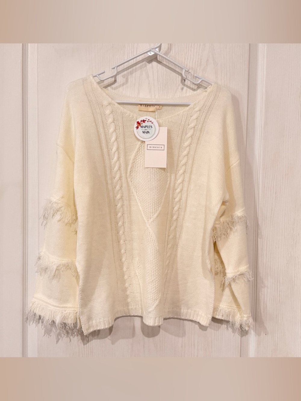 NWT Ninexis Cream Cable-Knit V-Neck Sweater